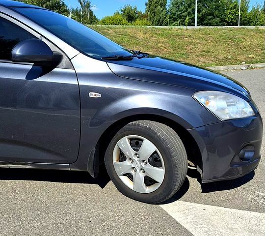 Сірий Кіа Сід, об'ємом двигуна 1.4 л та пробігом 174 тис. км за 5500 $, фото 5 на Automoto.ua