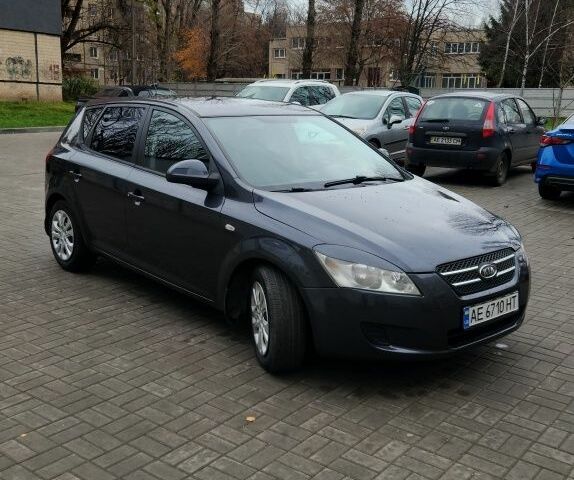 Серый Киа Сид, объемом двигателя 1.6 л и пробегом 201 тыс. км за 5300 $, фото 1 на Automoto.ua