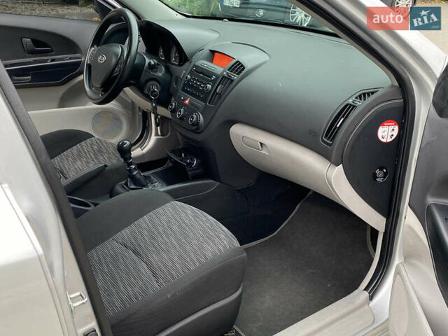 Кіа Сід 2008 у Белой Церкве на Automoto.ua Сірий Кіа Сід, об'ємом двигуна 1.6 л та пробігом 170 тис. км за 4950 $, фото 9 на Automoto.ua