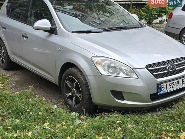 Серый Киа Сид, объемом двигателя 1.6 л и пробегом 278 тыс. км за 5950 $, фото 1 на Automoto.ua