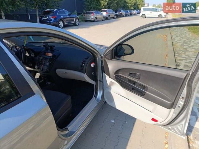 Сірий Кіа Сід, об'ємом двигуна 1.59 л та пробігом 262 тис. км за 6300 $, фото 9 на Automoto.ua
