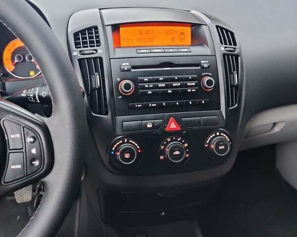 Сірий Кіа Сід, об'ємом двигуна 1.59 л та пробігом 163 тис. км за 5600 $, фото 4 на Automoto.ua