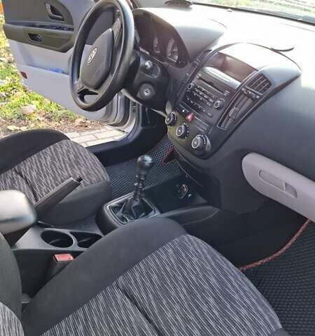 Киа Сид 2008 в Запорожье на Automoto.ua Серый Киа Сид, объемом двигателя 1.59 л и пробегом 225 тыс. км за 4500 $, фото 6 на Automoto.ua