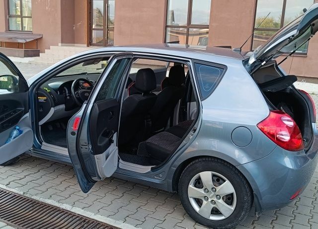 Сірий Кіа Сід, об'ємом двигуна 1.4 л та пробігом 210 тис. км за 4800 $, фото 10 на Automoto.ua