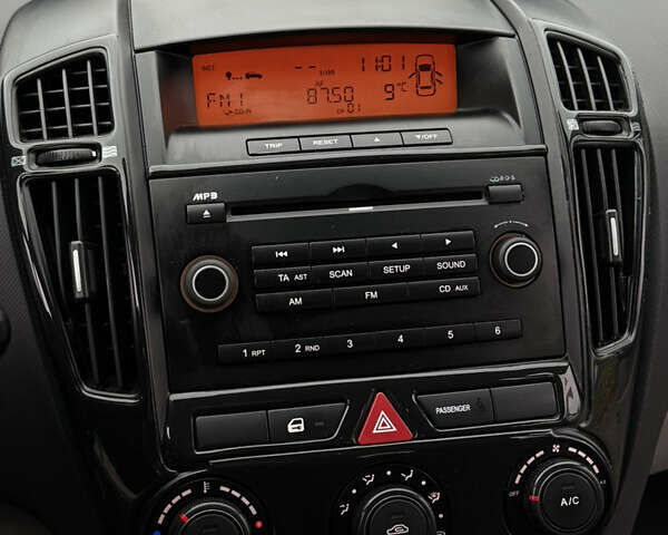 Серый Киа Сид, объемом двигателя 1.4 л и пробегом 274 тыс. км за 3600 $, фото 25 на Automoto.ua