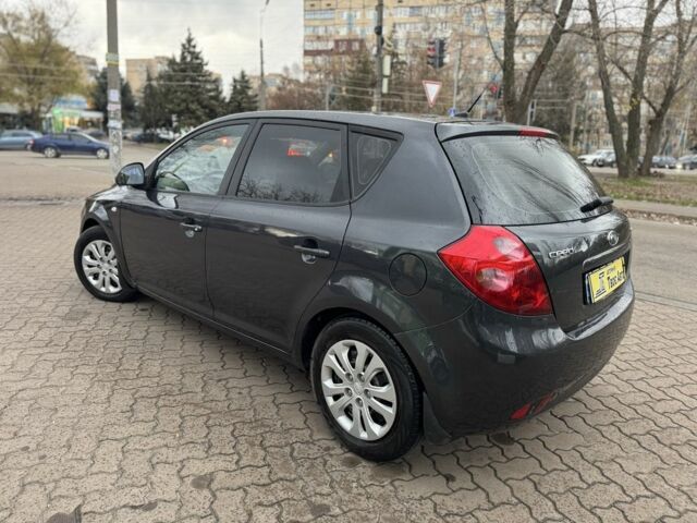 Серый Киа Сид, объемом двигателя 1.6 л и пробегом 201 тыс. км за 5300 $, фото 4 на Automoto.ua