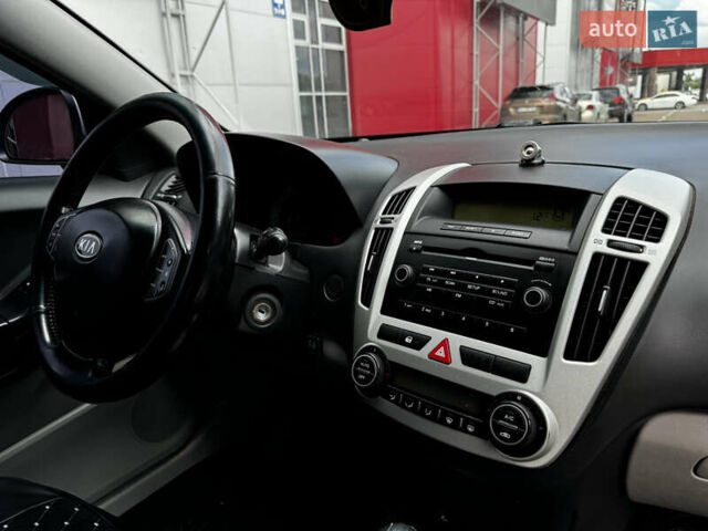 Серый Киа Сид, объемом двигателя 1.59 л и пробегом 201 тыс. км за 4999 $, фото 6 на Automoto.ua