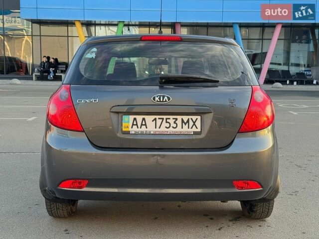 Сірий Кіа Сід, об'ємом двигуна 1.59 л та пробігом 231 тис. км за 4400 $, фото 4 на Automoto.ua