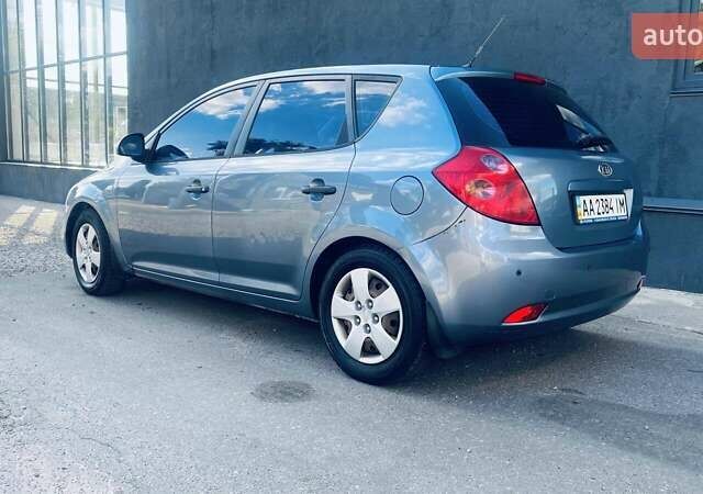 Серый Киа Сид, объемом двигателя 1.58 л и пробегом 250 тыс. км за 5500 $, фото 4 на Automoto.ua