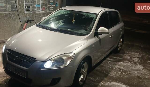 Серый Киа Сид, объемом двигателя 2 л и пробегом 292 тыс. км за 8000 $, фото 8 на Automoto.ua