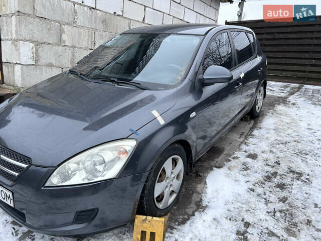 Серый Киа Сид, объемом двигателя 1.6 л и пробегом 249 тыс. км за 3500 $, фото 5 на Automoto.ua