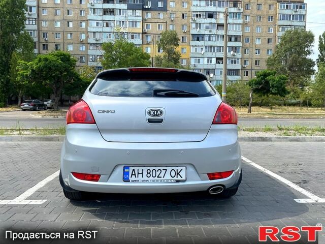 Серый Киа Сид, объемом двигателя 1.4 л и пробегом 204 тыс. км за 4800 $, фото 2 на Automoto.ua