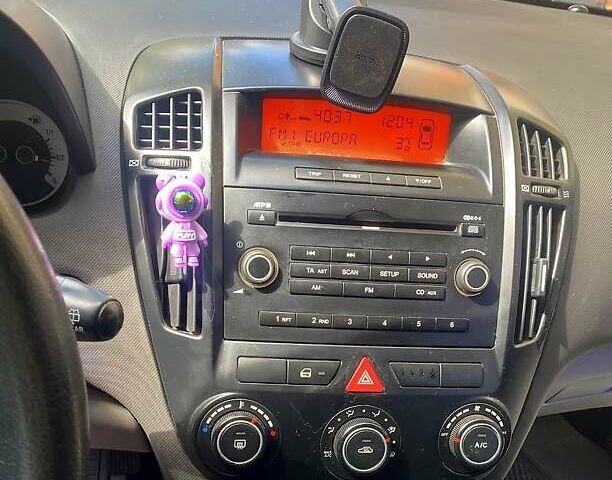 Серый Киа Сид, объемом двигателя 1.6 л и пробегом 255 тыс. км за 6100 $, фото 3 на Automoto.ua