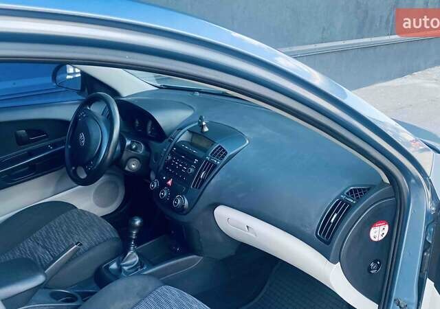 Серый Киа Сид, объемом двигателя 1.58 л и пробегом 250 тыс. км за 5500 $, фото 18 на Automoto.ua