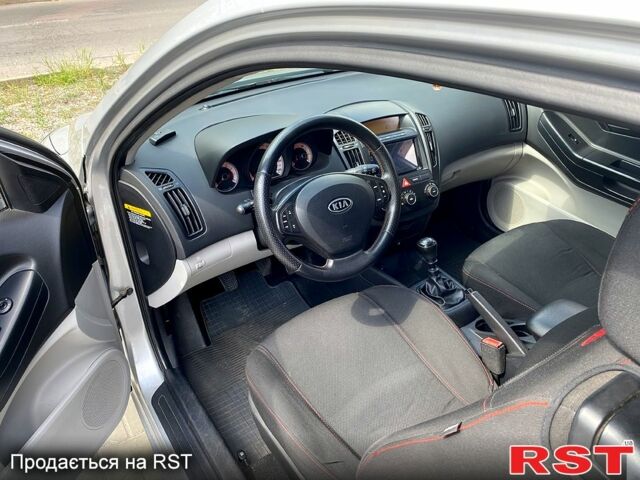 Серый Киа Сид, объемом двигателя 1.4 л и пробегом 204 тыс. км за 4800 $, фото 5 на Automoto.ua