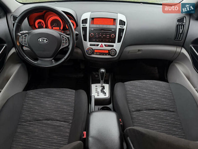 Серый Киа Сид, объемом двигателя 1.59 л и пробегом 218 тыс. км за 6750 $, фото 12 на Automoto.ua