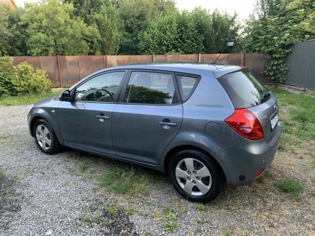 Серый Киа Сид, объемом двигателя 1.4 л и пробегом 212 тыс. км за 5700 $, фото 5 на Automoto.ua