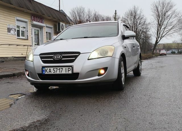 Серый Киа Сид, объемом двигателя 1.6 л и пробегом 208 тыс. км за 4800 $, фото 1 на Automoto.ua