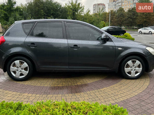 Серый Киа Сид, объемом двигателя 1.6 л и пробегом 167 тыс. км за 6600 $, фото 7 на Automoto.ua