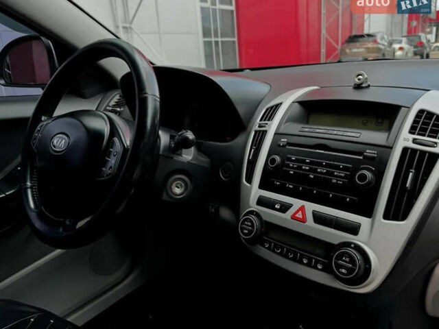 Серый Киа Сид, объемом двигателя 1.59 л и пробегом 201 тыс. км за 5100 $, фото 5 на Automoto.ua