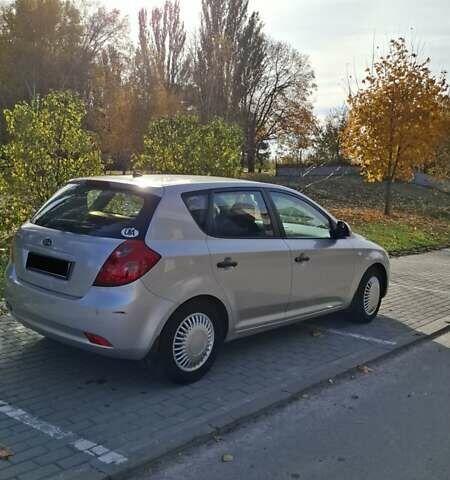 Киа Сид 2008 в Запорожье на Automoto.ua Серый Киа Сид, объемом двигателя 1.59 л и пробегом 225 тыс. км за 4500 $, фото 7 на Automoto.ua