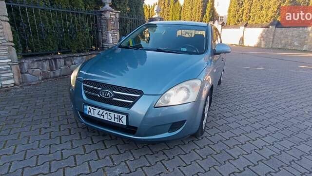 Серый Киа Сид, объемом двигателя 1.4 л и пробегом 20 тыс. км за 4600 $, фото 16 на Automoto.ua