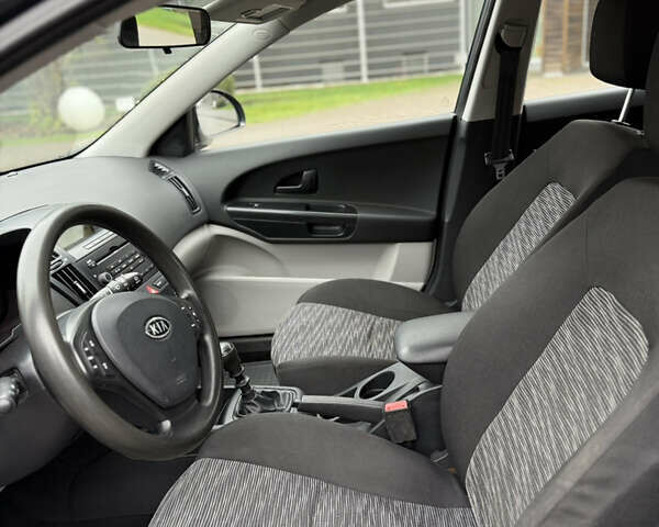 Серый Киа Сид, объемом двигателя 1.4 л и пробегом 95 тыс. км за 6599 $, фото 8 на Automoto.ua