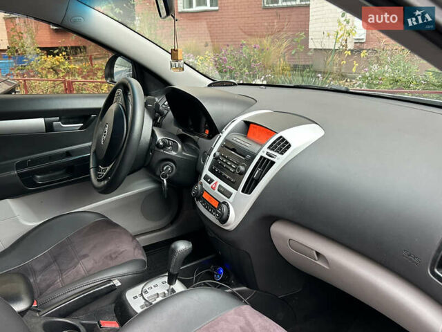 Сірий Кіа Сід, об'ємом двигуна 2 л та пробігом 281 тис. км за 6400 $, фото 9 на Automoto.ua