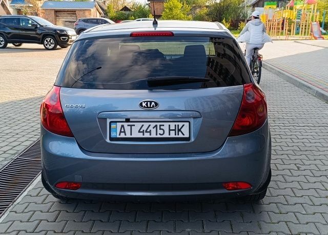 Сірий Кіа Сід, об'ємом двигуна 1.4 л та пробігом 210 тис. км за 4800 $, фото 4 на Automoto.ua