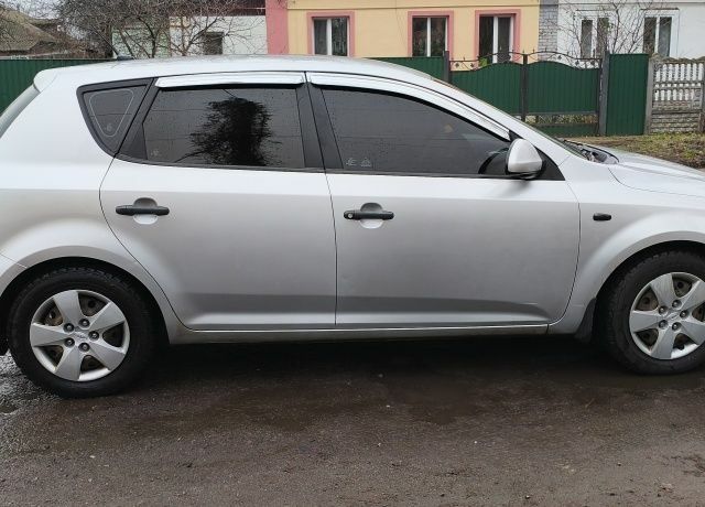 Серый Киа Сид, объемом двигателя 1.6 л и пробегом 208 тыс. км за 4800 $, фото 5 на Automoto.ua