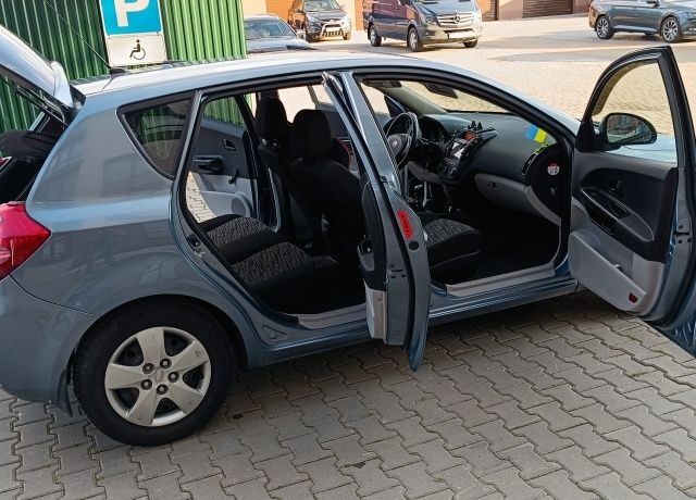 Сірий Кіа Сід, об'ємом двигуна 1.4 л та пробігом 210 тис. км за 4800 $, фото 8 на Automoto.ua