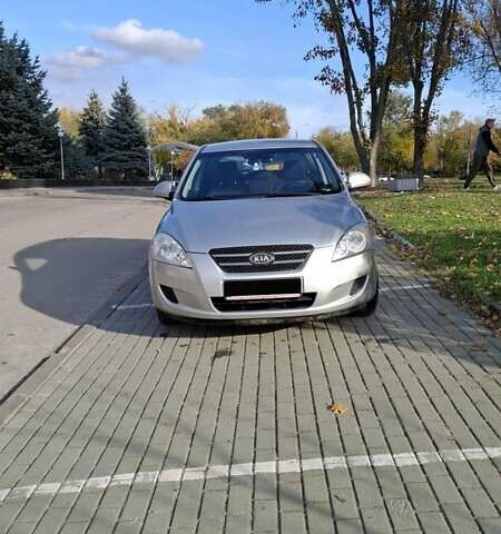 Киа Сид 2008 в Запорожье на Automoto.ua Серый Киа Сид, объемом двигателя 1.59 л и пробегом 225 тыс. км за 4500 $, фото 1 на Automoto.ua