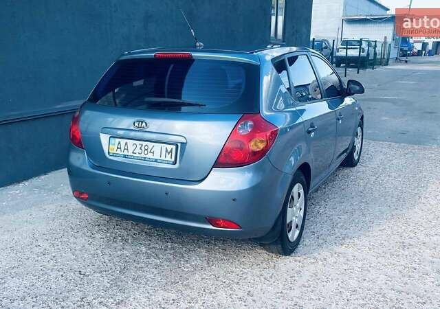 Серый Киа Сид, объемом двигателя 1.58 л и пробегом 250 тыс. км за 5500 $, фото 2 на Automoto.ua