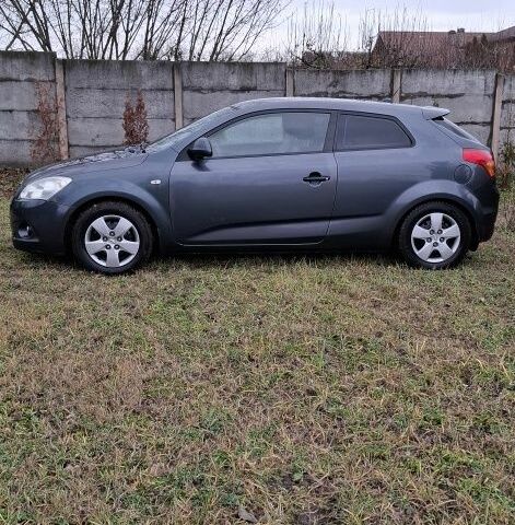 Серый Киа Сид, объемом двигателя 1.4 л и пробегом 230 тыс. км за 4800 $, фото 1 на Automoto.ua