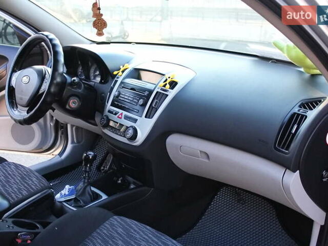 Серый Киа Сид, объемом двигателя 1.6 л и пробегом 224 тыс. км за 4000 $, фото 17 на Automoto.ua
