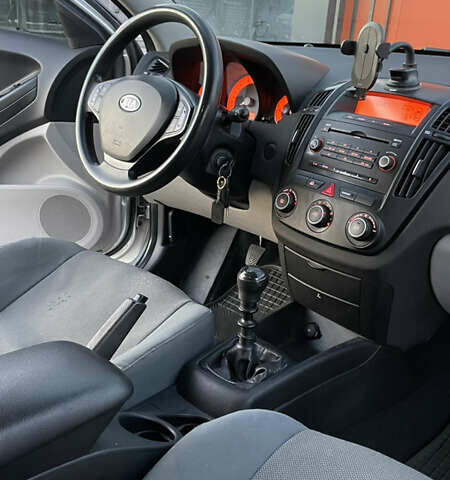 Серый Киа Сид, объемом двигателя 1.4 л и пробегом 145 тыс. км за 5250 $, фото 11 на Automoto.ua