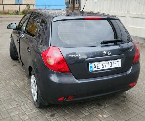 Серый Киа Сид, объемом двигателя 1.6 л и пробегом 201 тыс. км за 5300 $, фото 3 на Automoto.ua