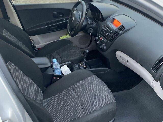 Серый Киа Сид, объемом двигателя 1.4 л и пробегом 225 тыс. км за 2999 $, фото 6 на Automoto.ua
