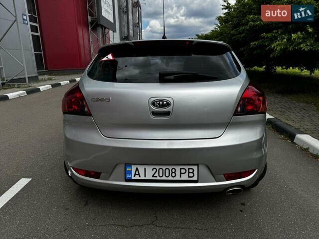 Серый Киа Сид, объемом двигателя 1.59 л и пробегом 201 тыс. км за 4999 $, фото 3 на Automoto.ua