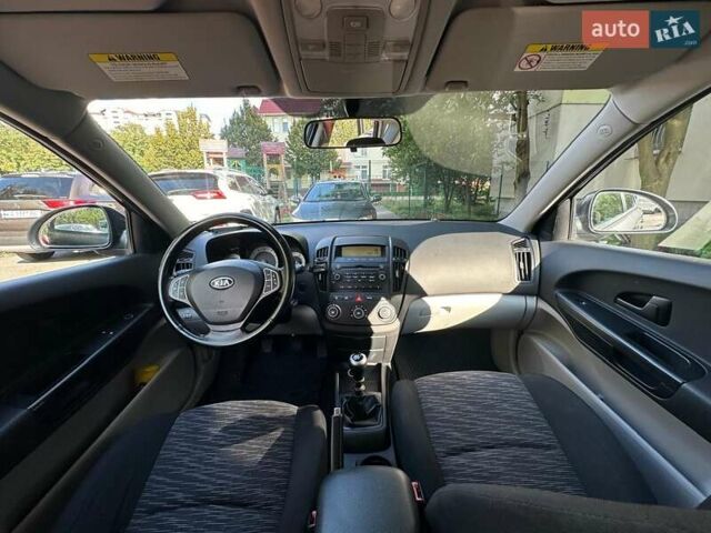 Серый Киа Сид, объемом двигателя 1.4 л и пробегом 179 тыс. км за 5200 $, фото 4 на Automoto.ua