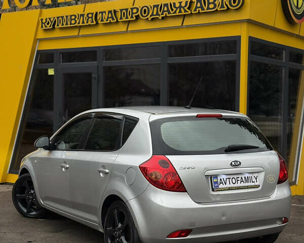 Серый Киа Сид, объемом двигателя 1.4 л и пробегом 274 тыс. км за 3600 $, фото 5 на Automoto.ua