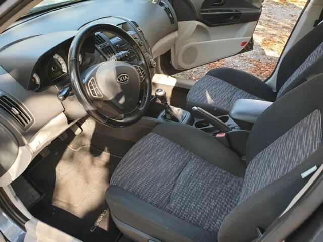 Сірий Кіа Сід, об'ємом двигуна 1.6 л та пробігом 255 тис. км за 3364 $, фото 9 на Automoto.ua