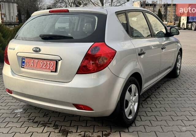 Серый Киа Сид, объемом двигателя 1.6 л и пробегом 216 тыс. км за 5900 $, фото 6 на Automoto.ua