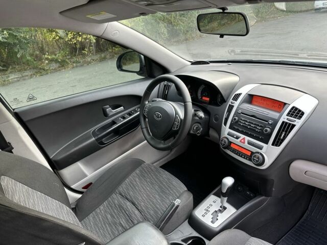 Серый Киа Сид, объемом двигателя 2 л и пробегом 207 тыс. км за 5999 $, фото 6 на Automoto.ua