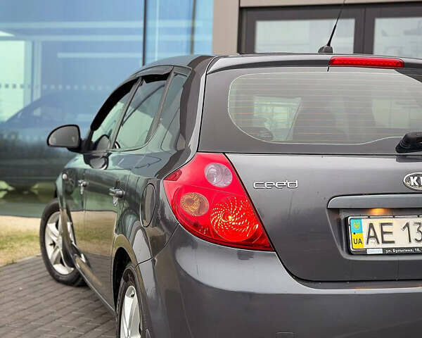 Сірий Кіа Сід, об'ємом двигуна 1.6 л та пробігом 218 тис. км за 5700 $, фото 3 на Automoto.ua