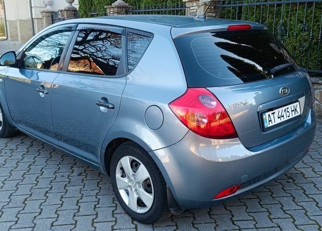 Серый Киа Сид, объемом двигателя 1.4 л и пробегом 220 тыс. км за 4600 $, фото 2 на Automoto.ua