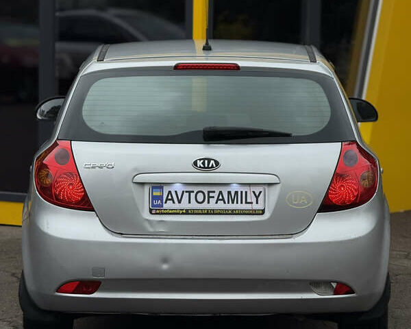 Серый Киа Сид, объемом двигателя 1.4 л и пробегом 274 тыс. км за 3600 $, фото 3 на Automoto.ua