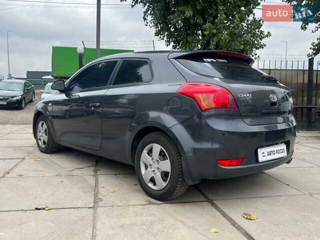 Серый Киа Сид, объемом двигателя 1.4 л и пробегом 247 тыс. км за 4990 $, фото 4 на Automoto.ua