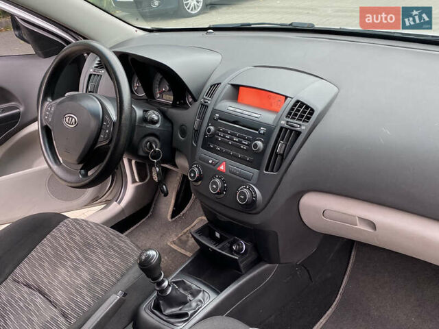 Кіа Сід 2008 у Белой Церкве на Automoto.ua Сірий Кіа Сід, об'ємом двигуна 1.6 л та пробігом 170 тис. км за 4950 $, фото 18 на Automoto.ua