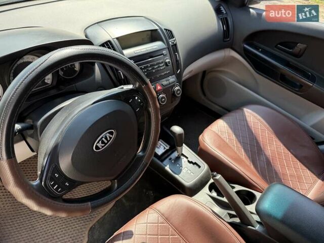 Серый Киа Сид, объемом двигателя 1.6 л и пробегом 280 тыс. км за 6000 $, фото 6 на Automoto.ua